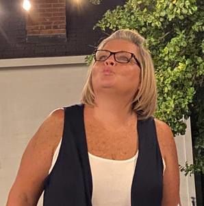 Meet your Posher, Lara